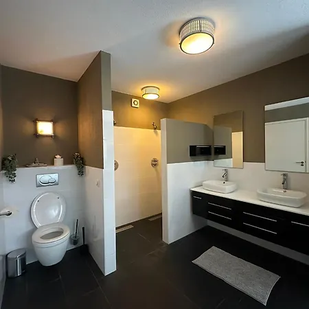 Groot Vakantiehuis Nabij Amsterdam Inclusief Jacuzzi Zeewolde Exterior photo