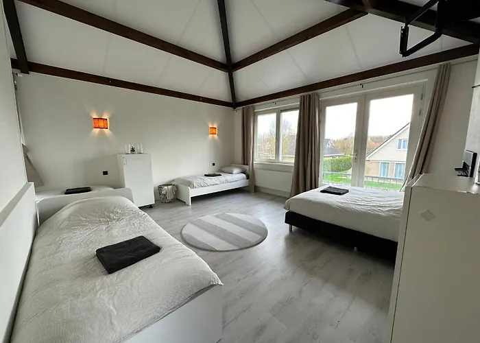 Groot Vakantiehuis Nabij Amsterdam Inclusief Jacuzzi